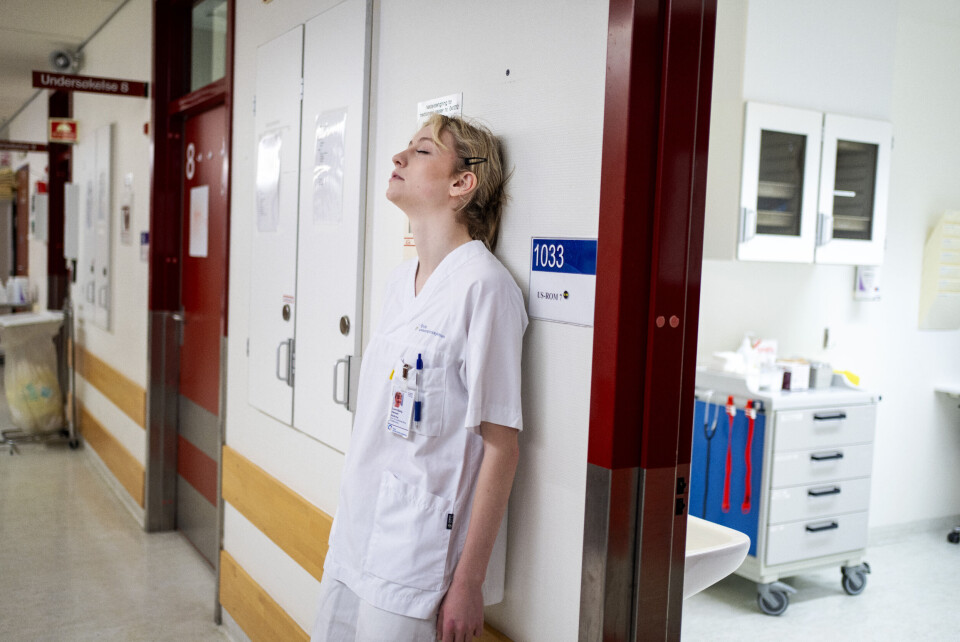 Sykepleiere opplever i stadig større grad at de gjør andres oppgaver, og at de selv ikke anser disse arbeidsoppgavene for å være sykepleieroppgaver. Sykepleiere opplever i stadig større grad at de gjør andres oppgaver, og at de selv ikke anser disse arbeidsoppgavene for å være sykepleieroppgaver.