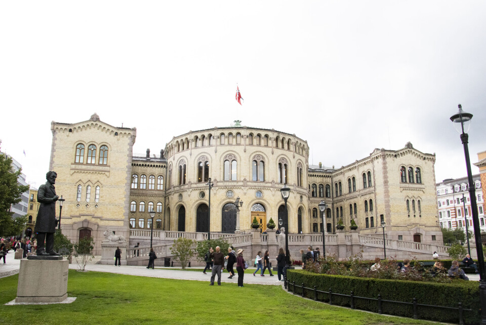 Stortinget – ikke domstolene – er den lovgivende makt i Norge. Dette bør også gjelde ved tolkningen av regelen om avledet inhabilitet, skriver Stig Eidissen og Erland Aamodt. Stortinget – ikke domstolene – er den lovgivende makt i Norge. Dette bør også gjelde ved tolkningen av regelen om avledet inhabilitet, skriver Stig Eidissen og Erland Aamodt.