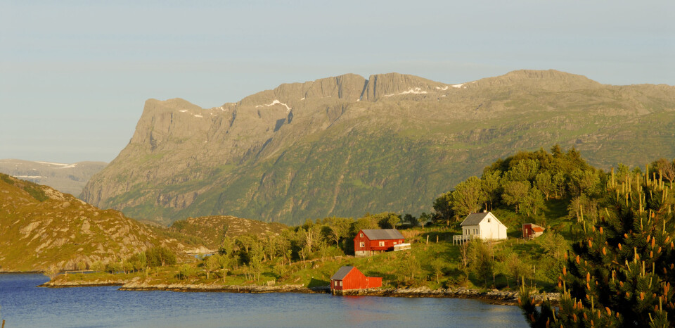 Det kjente fjellet Hornelen 890 m, Nordfjord, Sogn og Fjordane. Tatt i sør-østlig retning. Det kjente fjellet Hornelen 890 m, Nordfjord, Sogn og Fjordane. Tatt i sør-østlig retning.