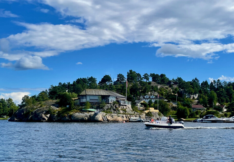 Plan- og bygningsloven skal verne strandsonen og andre verdifulle områder. Likevel innvilger kommunene mange dispensasjoner. Det er gjennom en grundig juridisk vurdering av vilkårene og riktig bruk av kan-skjønnet at jussen og politikken er i balanse. Her har kommunene en lang vei å gå, skriver Charlotte Leikaas i dette innlegget. Plan- og bygningsloven skal verne strandsonen og andre verdifulle områder. Likevel innvilger kommunene mange dispensasjoner. Det er gjennom en grundig juridisk vurdering av vilkårene og riktig bruk av kan-skjønnet at jussen og politikken er i balanse. Her har kommunene en lang vei å gå, skriver Charlotte Leikaas i dette innlegget.