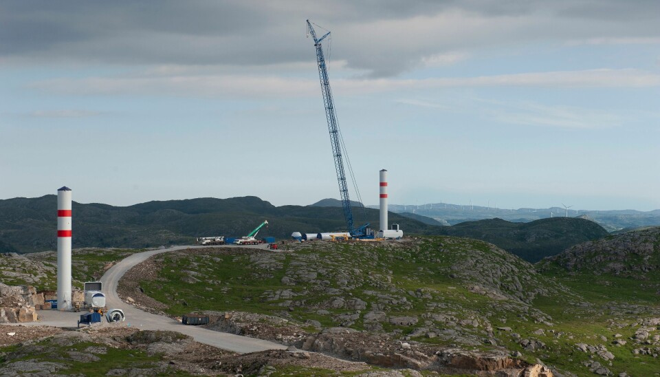 Vardafjell vindkraftverket i Sandnes, her fotografert mens anlegget ble bygget i juni 2020, er eid av det franske pensjonsselskapet Mirova. Vardafjell vindkraftverk i Sandnes.