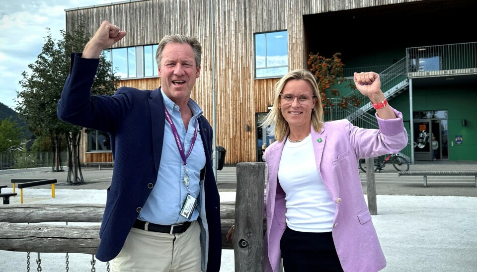 Ordfører Line Spiten (H) og kommunedirektør Per Morstad i Kongsberg er strålende fornøyd med å toppe årets kommunebarometer.
