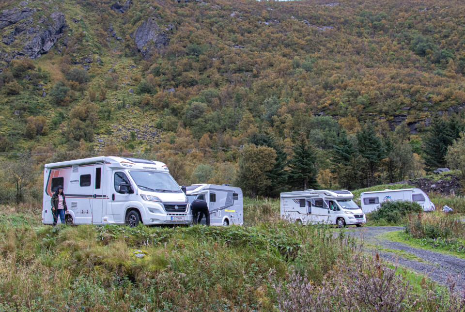 «En slik forsøksordning må inkludere flere brukergrupper som dagsbesøkende, bobiler og villcampere, og det må stilles krav om at midlene brukes til reiselivsformål». Dette er forslaget Høyre nå fremmer for å få Stortinget til å vedta en forsøksordning med turistskatt i to regioner.