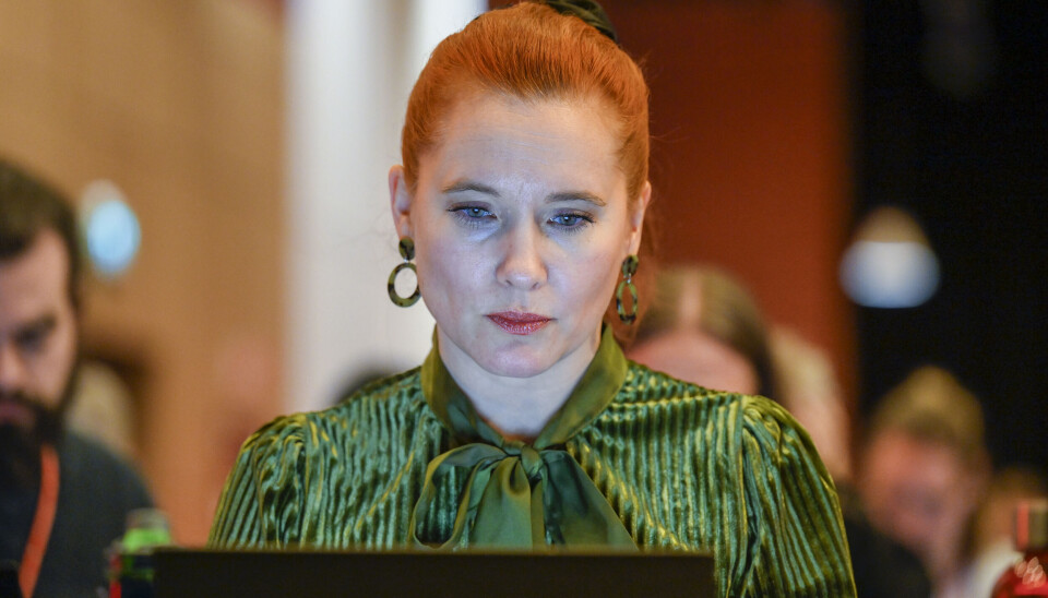 Rødt-ordfører Charlotte Therkelsen er bekymret for hva det vil koste kommunene med et statlig kutt i sykelønna.