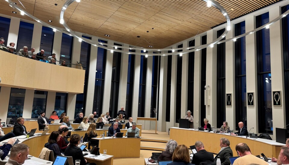 Det må helt fra øverste hold – kommunestyrer, fylkesting og departementer– gis tydelige signaler om at en større andel av innkjøpsmilliardene skal brukes på innovative anskaffelser, mener skribentene. Sandnes kommunestyre, møte februar 2025