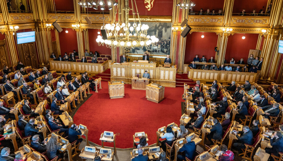 Stortinget har gjennomført lovendringer for å styrke det kommunal selvstyret, men det har ikke endret måten staten forholder seg til kommunene på, skriver Tor Allstrin. Stortingssalen