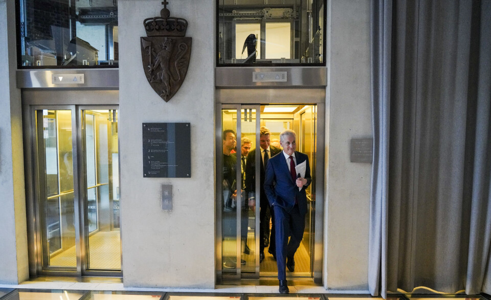 Det bør etableres et nasjonalt forenklings- og fornyingssekretariat (FFS) med forankring til Statsministerens kontor, foreslår Rolf Rønning og Ola Helstad.