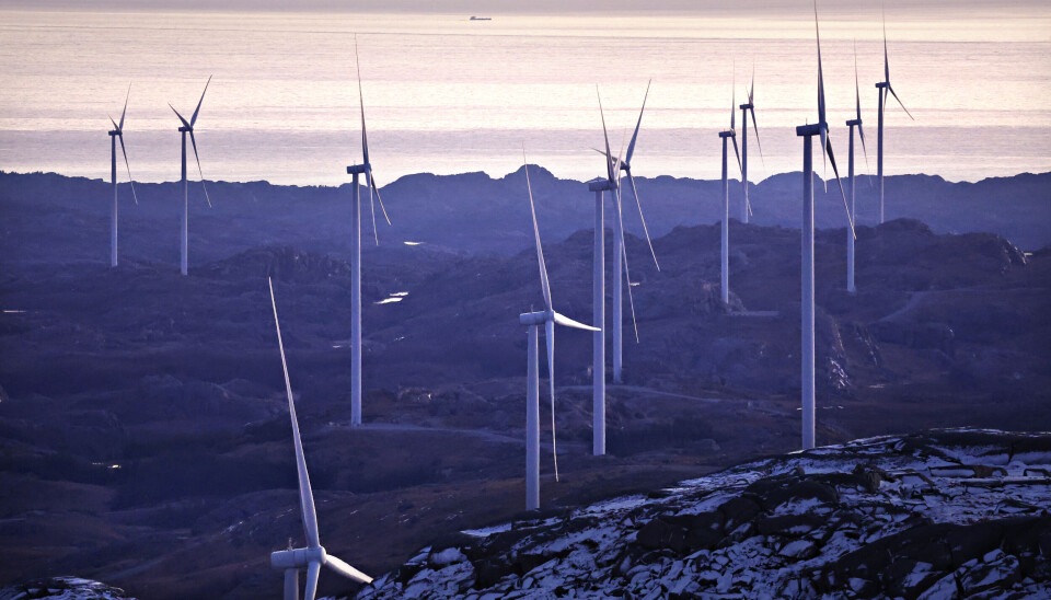 Energieffektivisering alene kan ikke kompensere for at det ikke bygges ut mer fornybar kraft, som vindturbiner på land. Men kommunene som sier nei til vindkraft, bør ha tiltak som kan bidra til å dempe behovet for mer kraftproduksjon, mener skribentene.