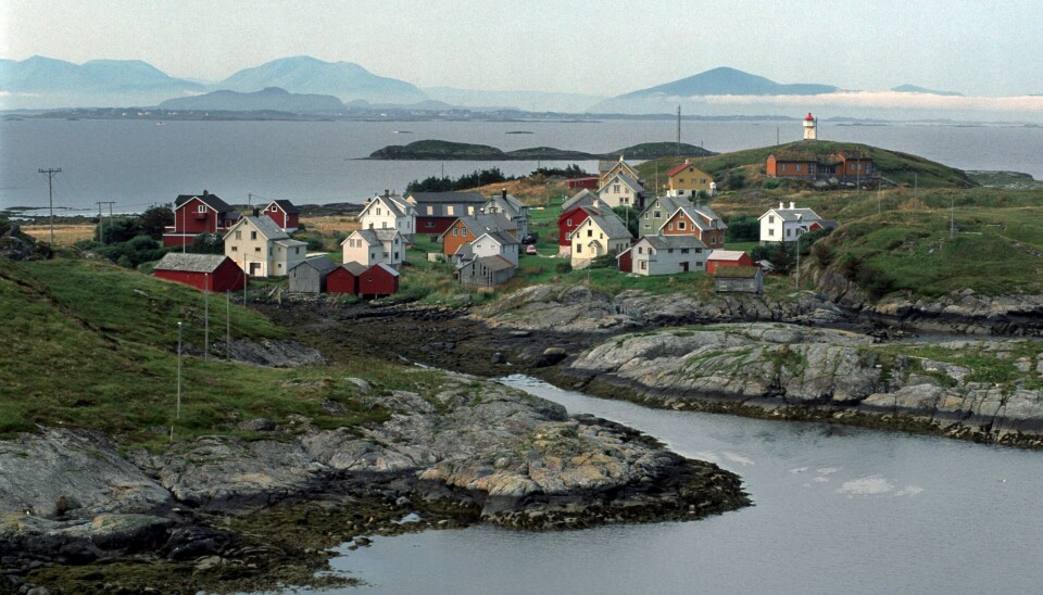 Det bor rundt 40 innbyggere på Ona-Husøya og Sandøya.