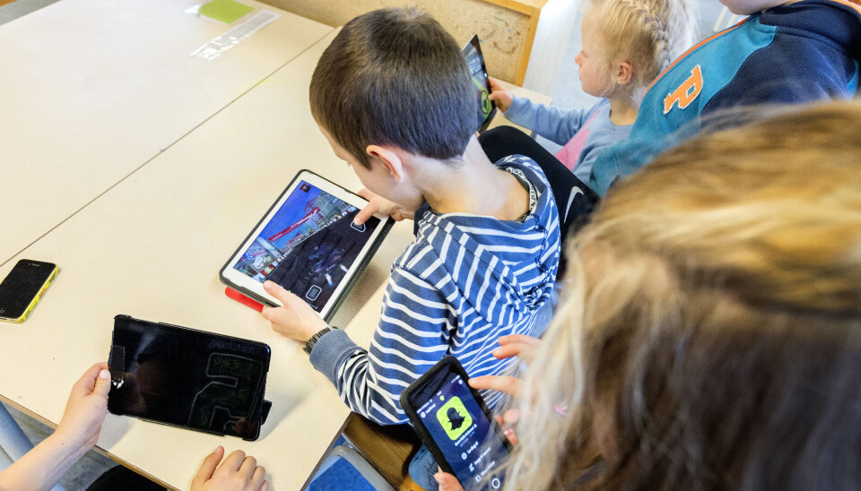 Undersøkelsen, som omfatter 1.000 foreldre med barn i grunnskolen, viser at hele 46 prosent mener digitale verktøy kompliserer oppfølgingen av skolearbeidet.