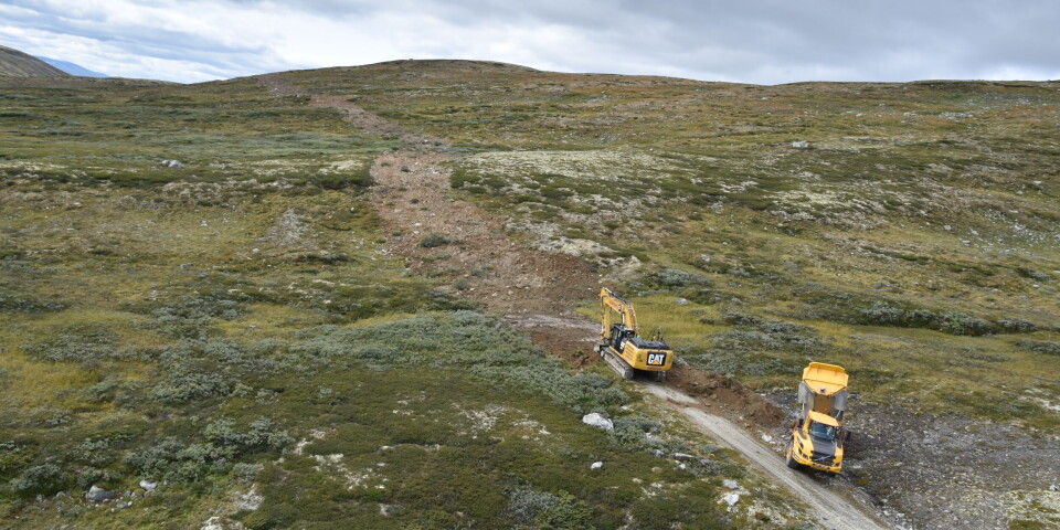 Det trengs en norsk metodikk for arealnøytralitet og mulighet til å kreve at utbygger finansierer restaurering, mener skribentene. Bildet er fra restaureringen av Hjerkinn skytefelt på Dovre.