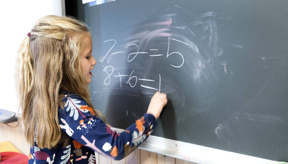 Det er ikkje barnas beste, men kommunal nytale og kuttkamuflasjar som kjem i vegen for gode vedtak, meiner skribentane.