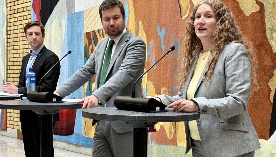 Andreas Sjalg Underland (SV), Geir Pollestad (Sp) og Tuva Moflag (Ap), leder av finanskomiteen, er fornøyde med å være i havn med budsjettforhandlingene.