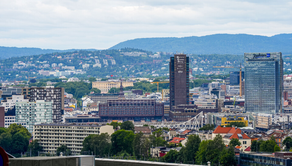 Det er sterkt beklagelig at det ikke er funnet plass til noen nåværende eller tidligere politikere fra Oslo i kommunekommisjonen, mener Oslo Høyre.