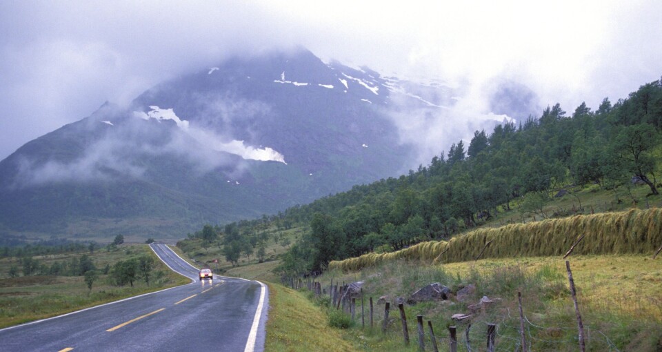 Vertskommuneavtaler og IKS-er er ikke alltid løsningen for å bygge opp samfunn eller snu befolkningsnedgangen i Nord-Norge, skriver Birger Holand. Bildet er fra Gullesfjorden i Kvæfjord kommune.