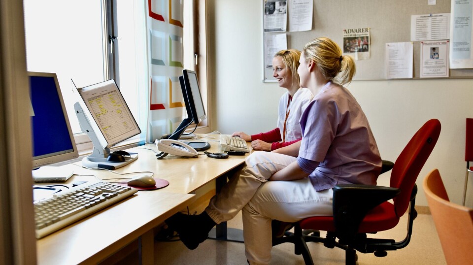 Få medarbeidere får tilrettelagt fra arbeidsgiver og mulighet til å ta praksisveilederutdanning, til tross for stor interesse blant de ansatte, ifølge skribentene.
