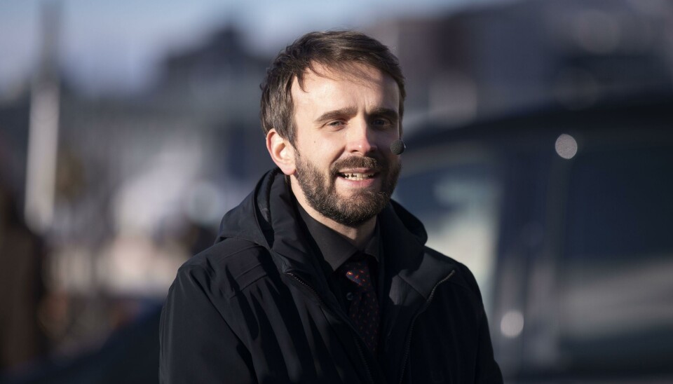 Ap-nestleder Jan Christian Vestre advarte mot gratis ferje-kutt og studiegjeldssletting i en valgkampvideo på Arbeiderpartiets Facebook-side. Nå har Ap gjort de samme kuttene selv.
