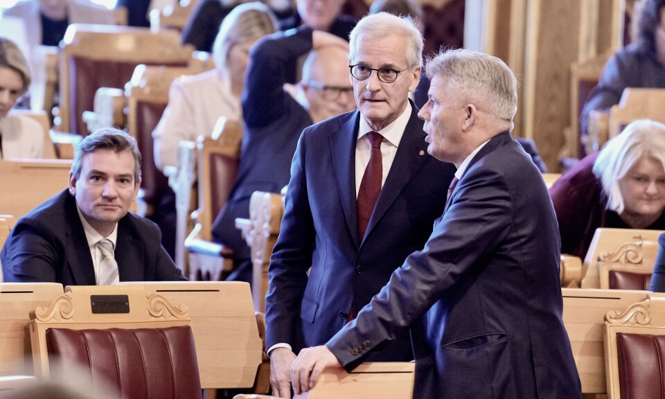 Jeg kan ikke se at Høyre i sine alternative budsjetter har foreslått noen økning til kommunene utover regjeringens forslag, skriver Bjørnar Skjæran (t.h.). Her i Stortinget sammen med Henrik Asheim (H) og Jonas Gahr Støre (Ap) før trontaledebatten.