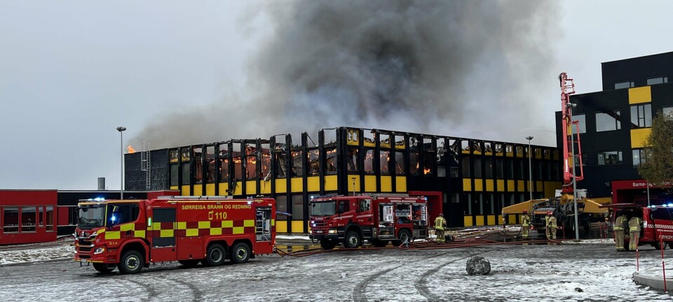 Deler av Sørreisa-skolen totalt utbrent – elever må bli hjemme mandag